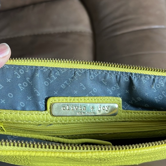 NWT Olivia and Joy yellow chain crossbody bag - Picture 6 of 8